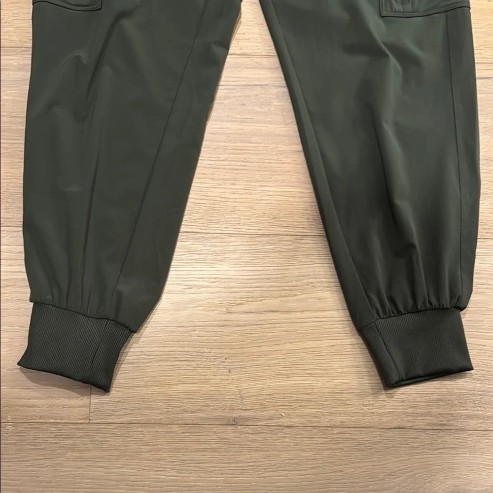 All in Motion Green Capri Joggers with Elastic Cuffs size M - Picture 2 of 7